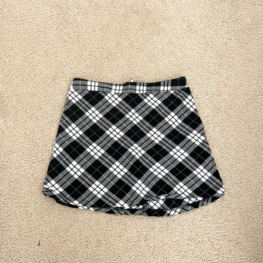 tilly’s Black and white plaid mini skirt